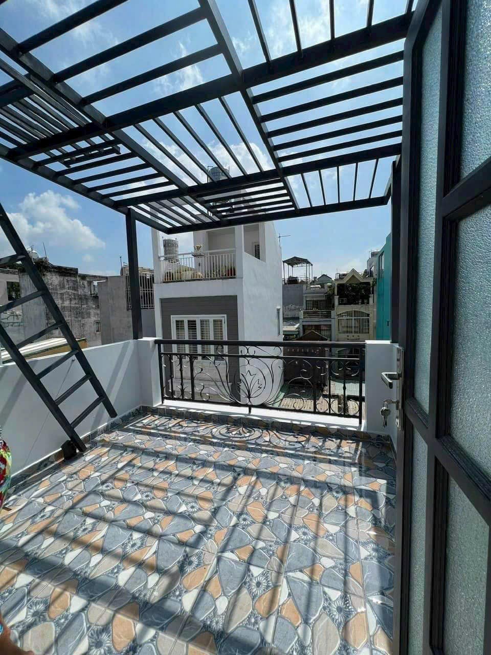 15735